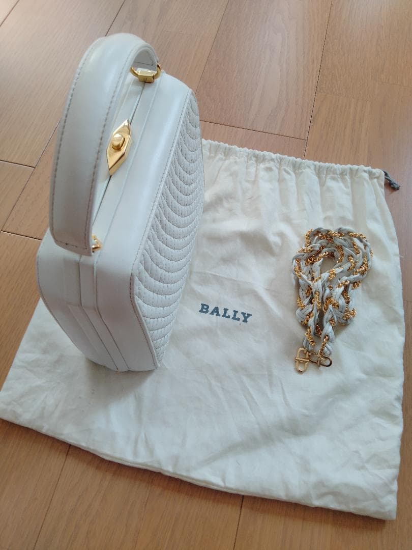 BALLY ホワイト キルティング パーティーバッグ