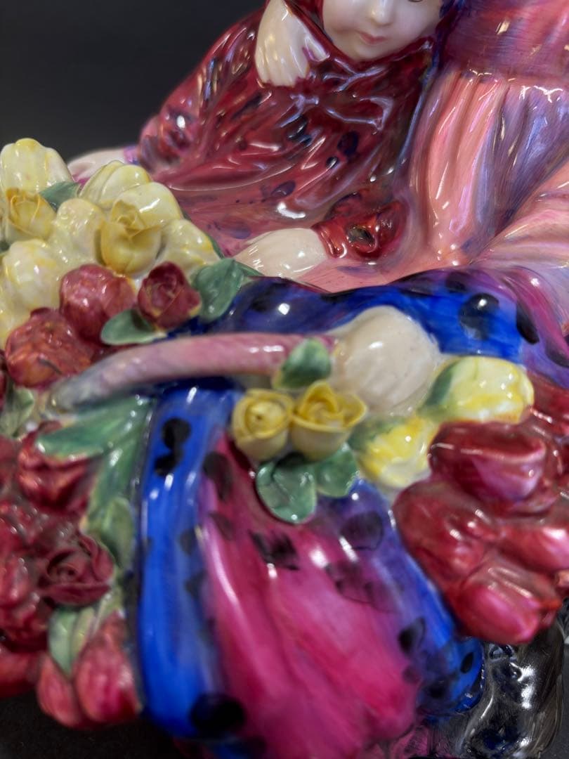 ロイヤルドルトン「フラワーセラーズ」置物　 Dalton