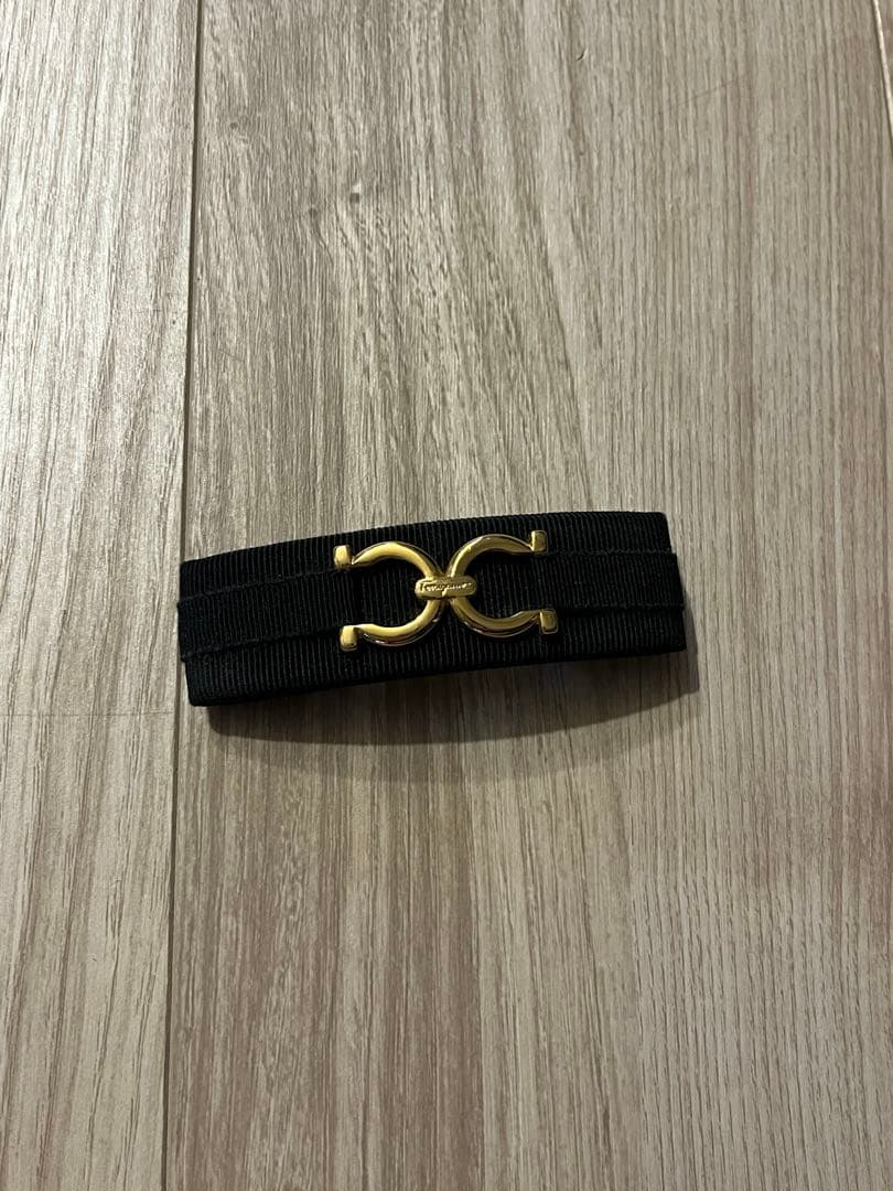 Salvatore Ferragamo ガンチー二　バレッタ　ブラック