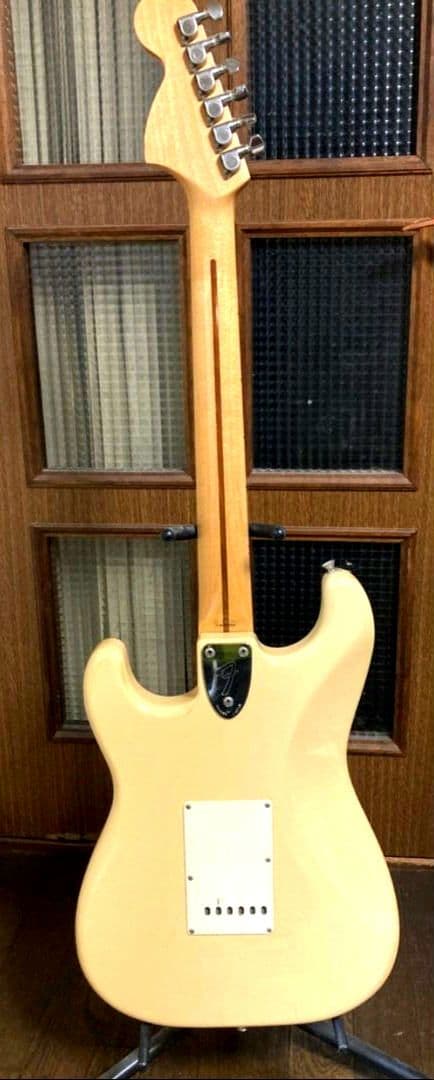Fenderストラトキャスターエレキギター