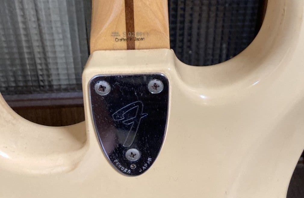 Fenderストラトキャスターエレキギター