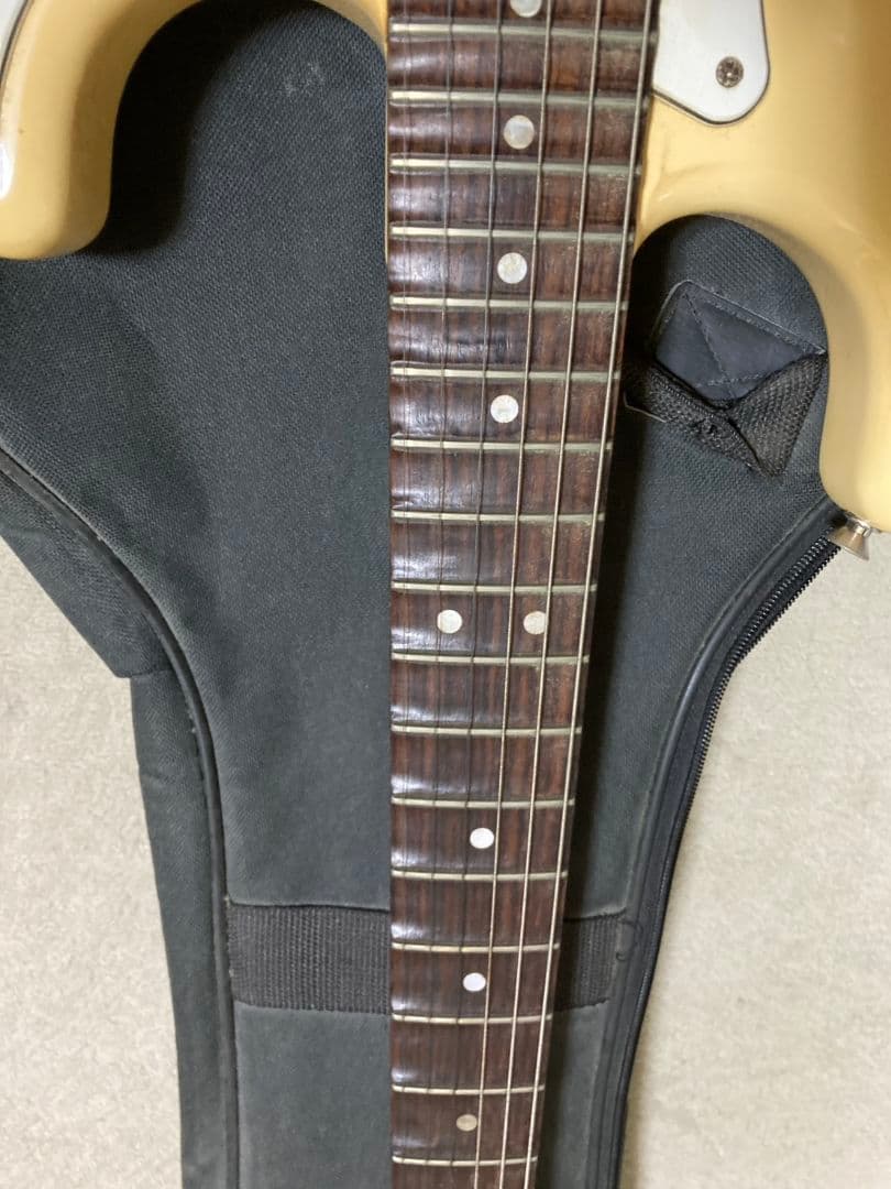 Fenderストラトキャスターエレキギター