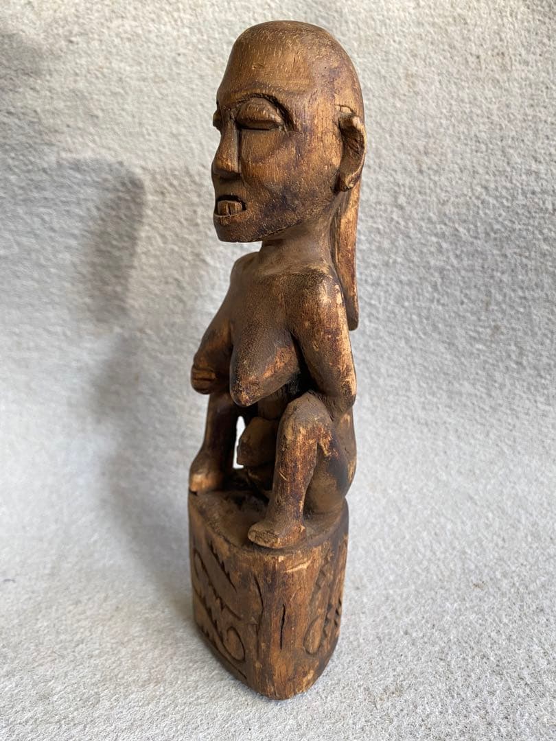【インドネシア・スマトラ】木彫り／プリミティブアート　男女の置物