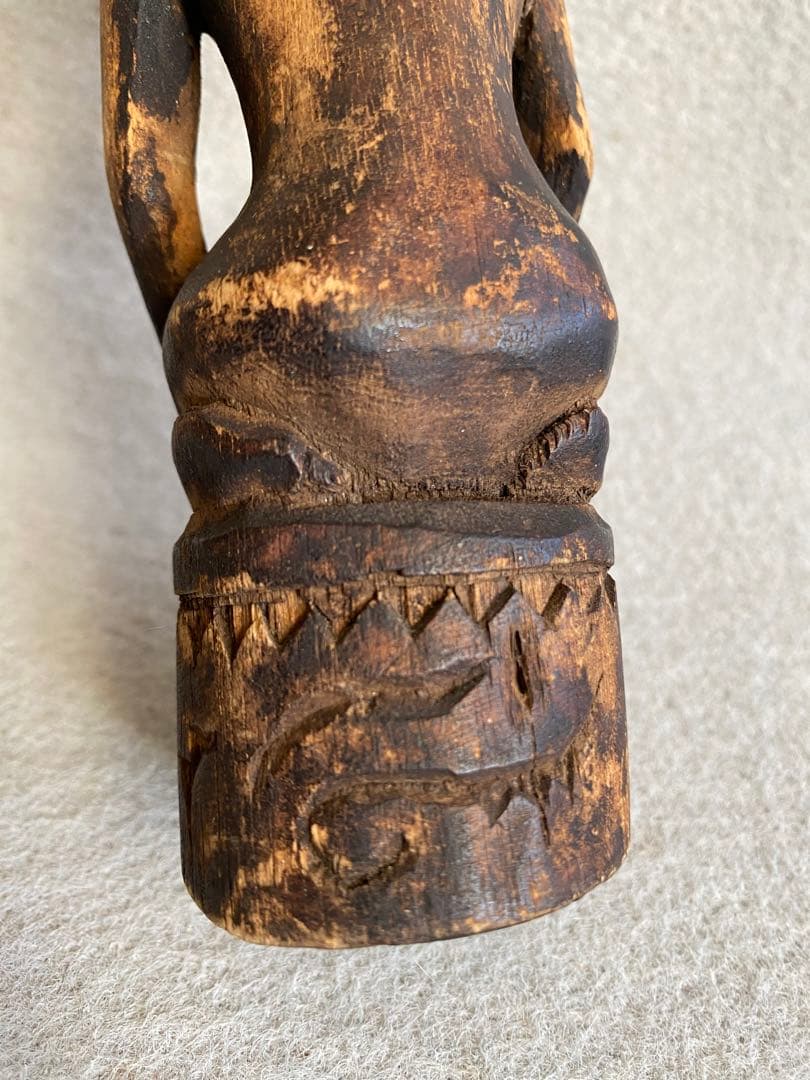 【インドネシア・スマトラ】木彫り／プリミティブアート　男女の置物