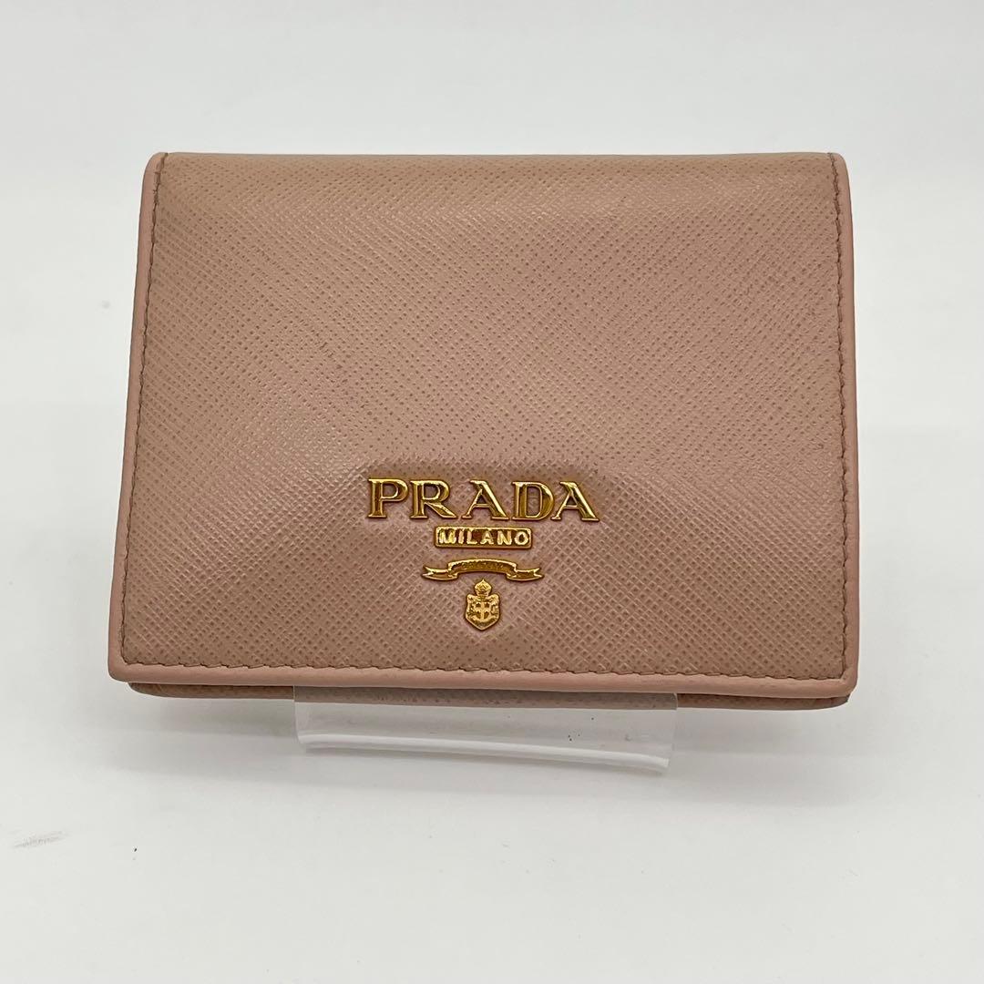 【美品】PRADA 二つ折り財布 ロゴ金具 サフィアーノレザー ピンク