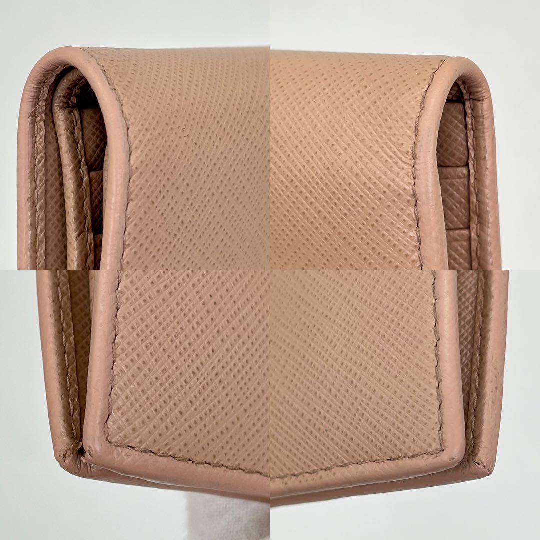 【美品】PRADA 二つ折り財布 ロゴ金具 サフィアーノレザー ピンク