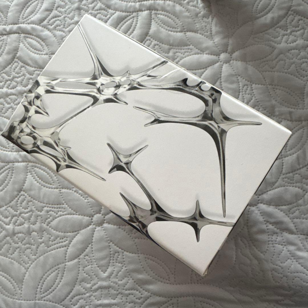 グレーのファー付きキャラクターぬいぐるみ