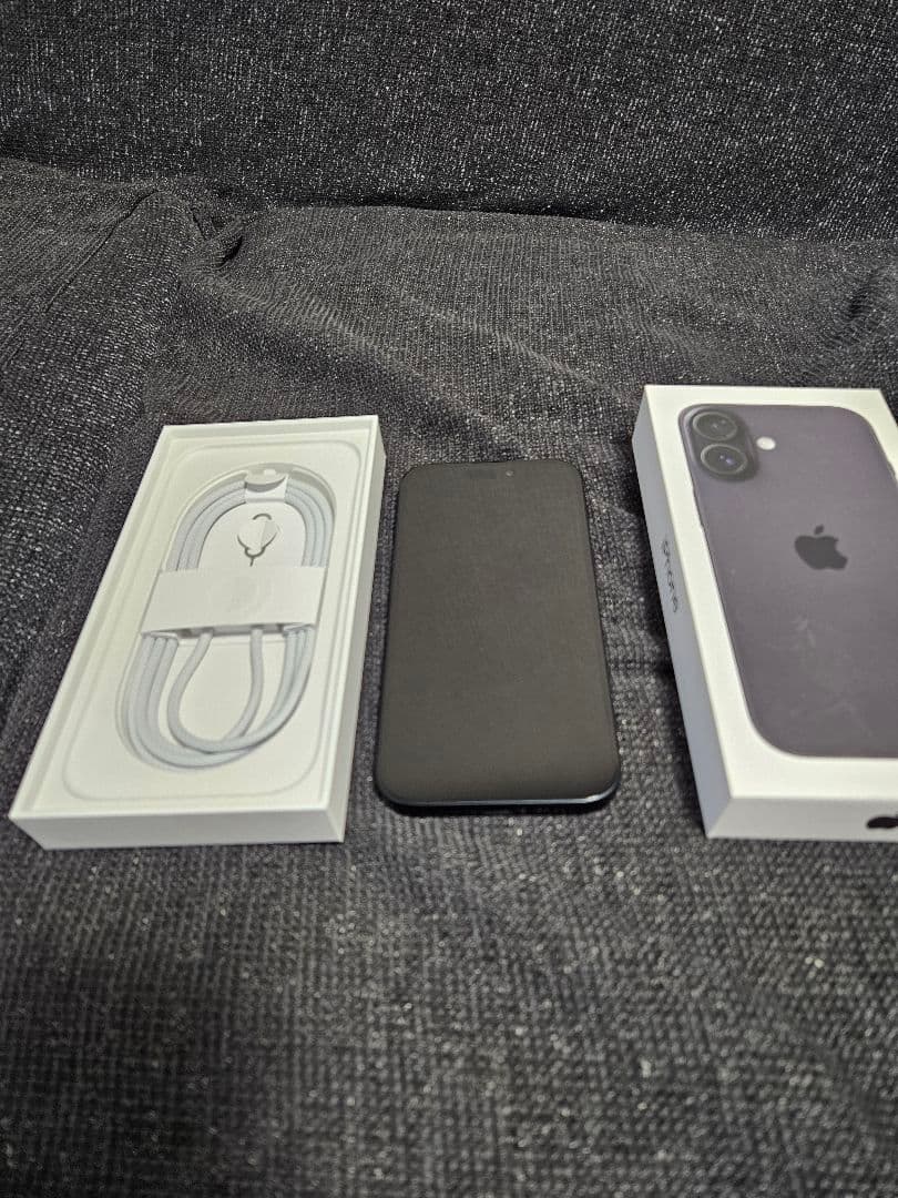 iPhone 16 128GB ブラック 本体 バッテリー容量100%
