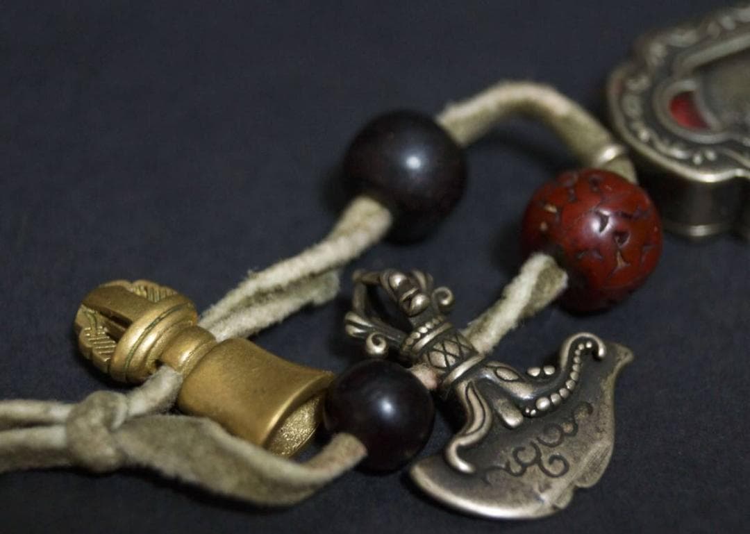 チベット仏教 密教徒の御守り箱銅製 鈴杵 懐中仏 トクチャ/金剛杵/メノウ装飾★