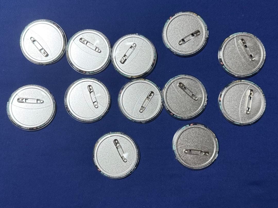 椎名ニキ　缶バッジ　12点セット