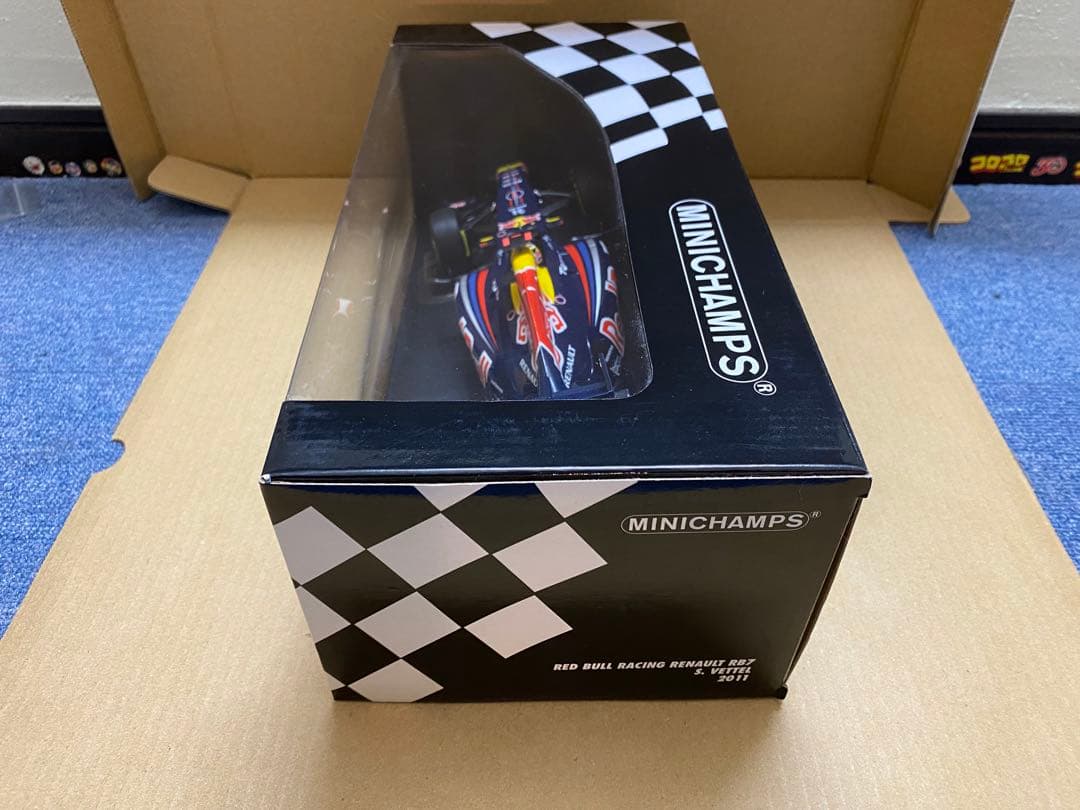 【送料込】 MINICHAMPS ミニチャンプス RB7 ベッテル 1/18