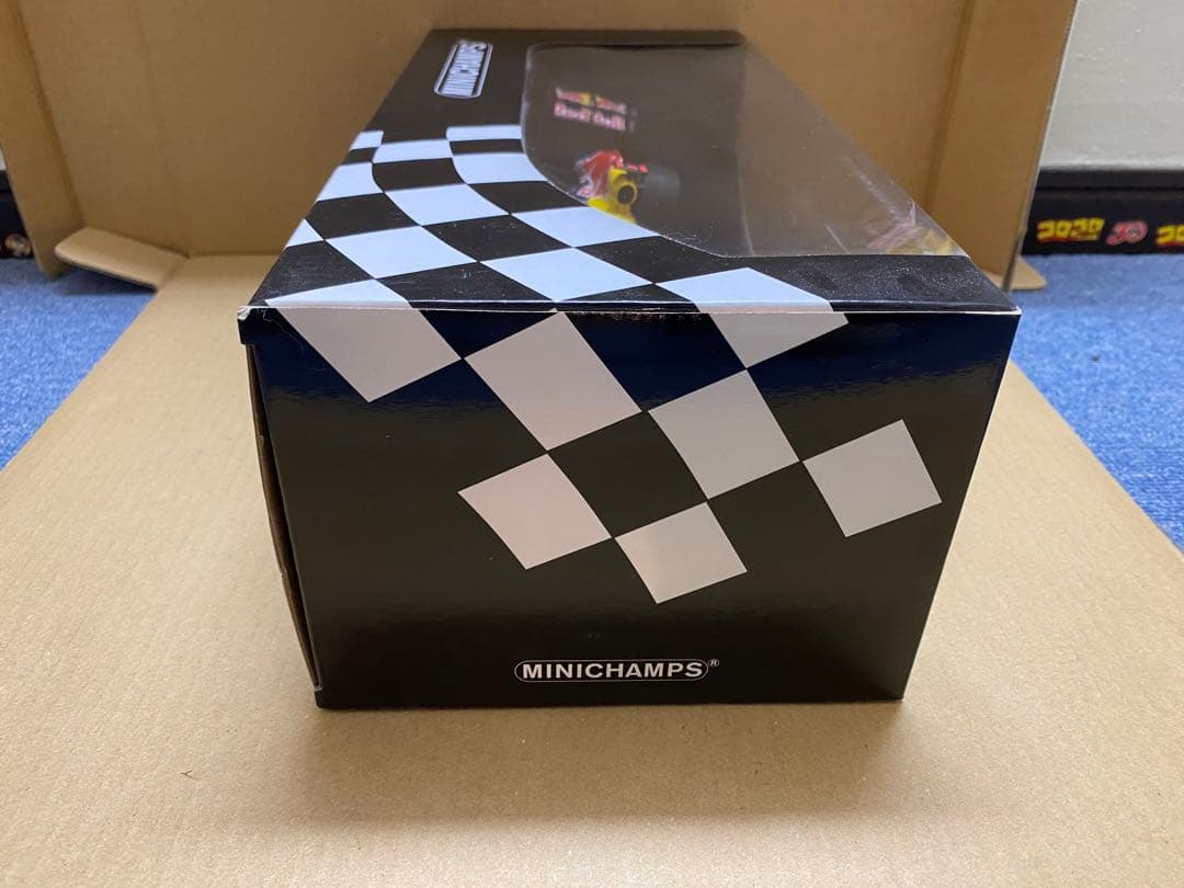 【送料込】 MINICHAMPS ミニチャンプス RB7 ベッテル 1/18
