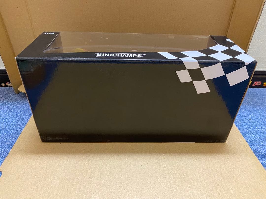 【送料込】 MINICHAMPS ミニチャンプス RB7 ベッテル 1/18