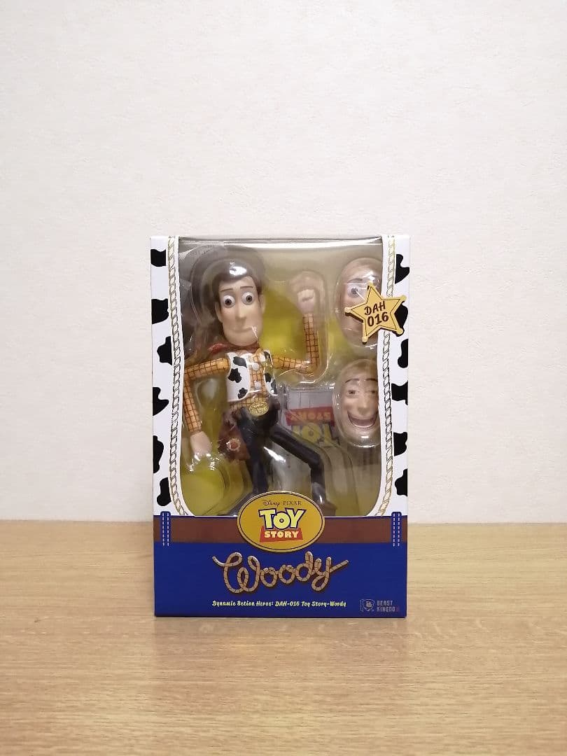 トイストーリー　ウッディ　フィギュア