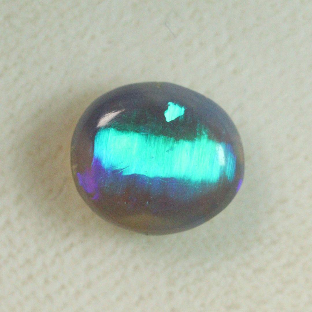 オーストラリア　ライトニングリッジ産ブラックオパール　キャッツアイ　B023