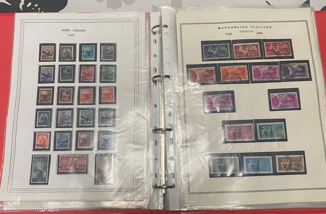 (N34) イタリア切手400枚入りフォルダー