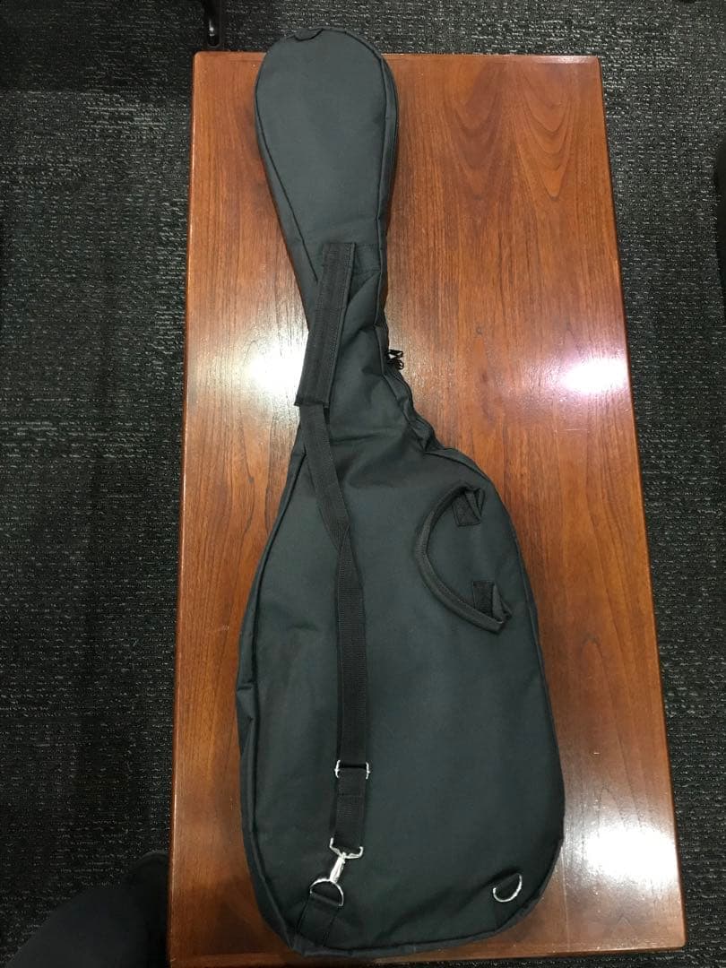 Legend エレキギターレッド　ケース付き