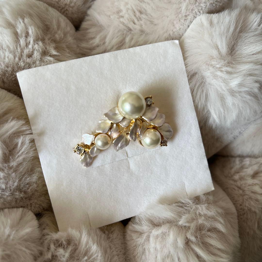 VENDOME パールとクリスタルのブローチ