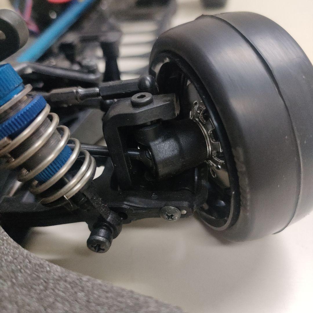 ヨコモドリフトパッケージシャーシ、おまけボディ付き