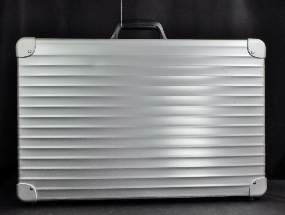 リモワ 956.55『サヴァンナ後期』ボーディングケース IATA 防水トレイ