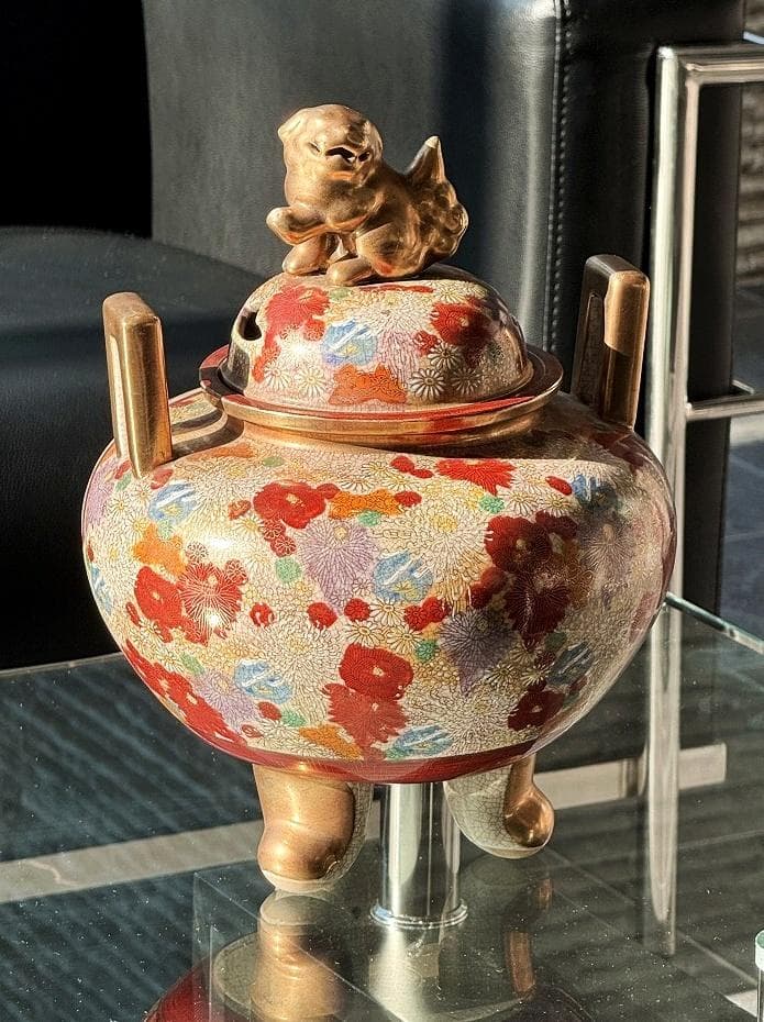 美品　京薩摩　蓮山　香炉　獅子　三ツ脚　蓋付　金彩　豪華絢爛　壼飾　花入　大香炉