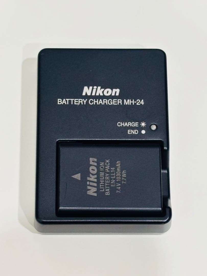 Nikon D5200 デジタル一眼レフカメラ ダブルズームレンズキット　レッド