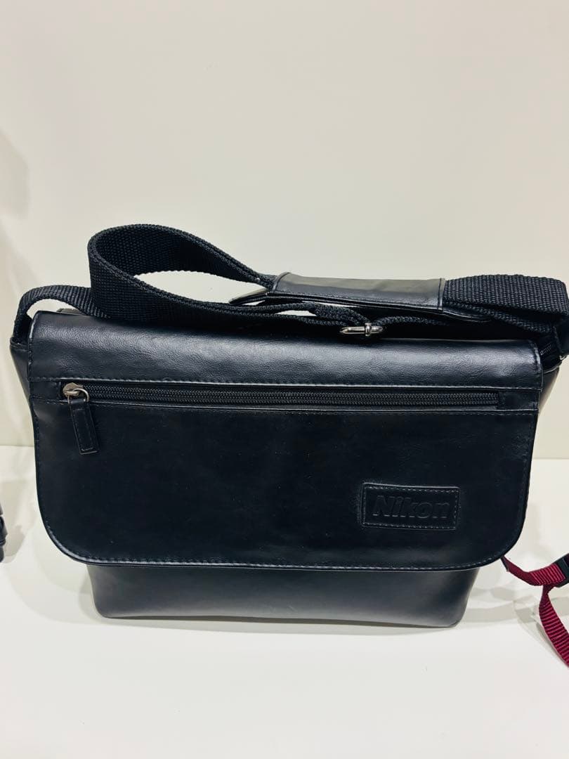 Nikon D5200 デジタル一眼レフカメラ ダブルズームレンズキット　レッド