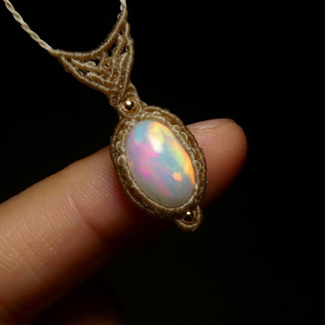 オパールのマクラメネックレス