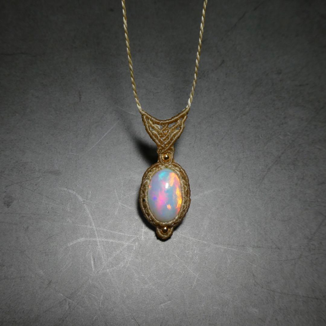 オパールのマクラメネックレス