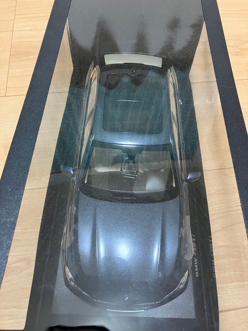 BMW 750 Li ミニカー 1/18 黒