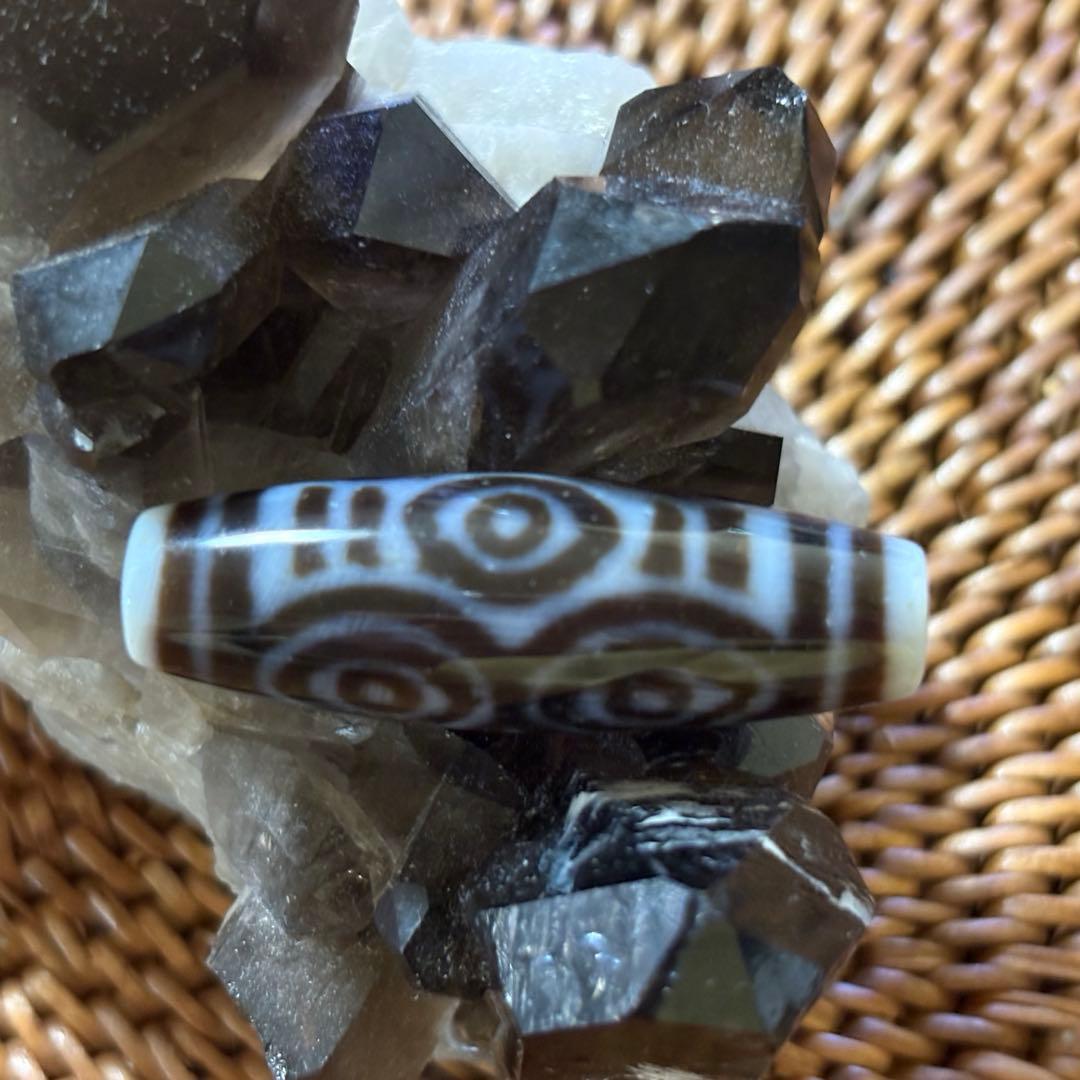 希少✩.*˚白ベース 龍眼天珠(*´˘`*)