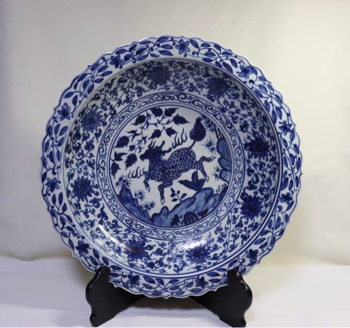 中国　染付花口大皿　麒麟紋　大明宣徳年製銘1123