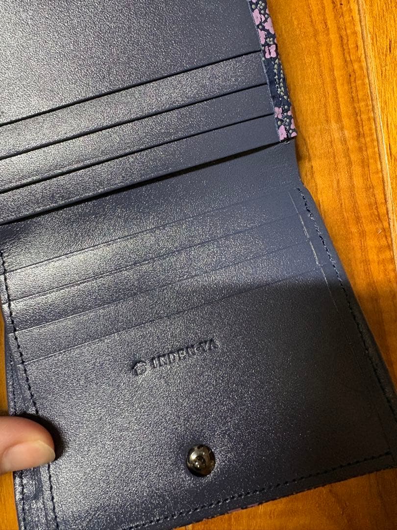 【新品】　印伝屋　インデンヤ　折り財布　あじさい　紫