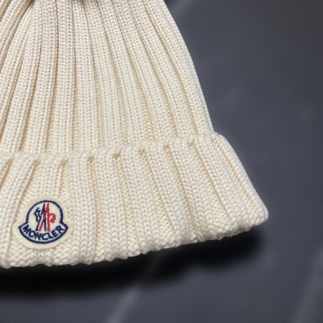 ✨極美品✨MONCLER ポンポン付きニット帽 アイボリー