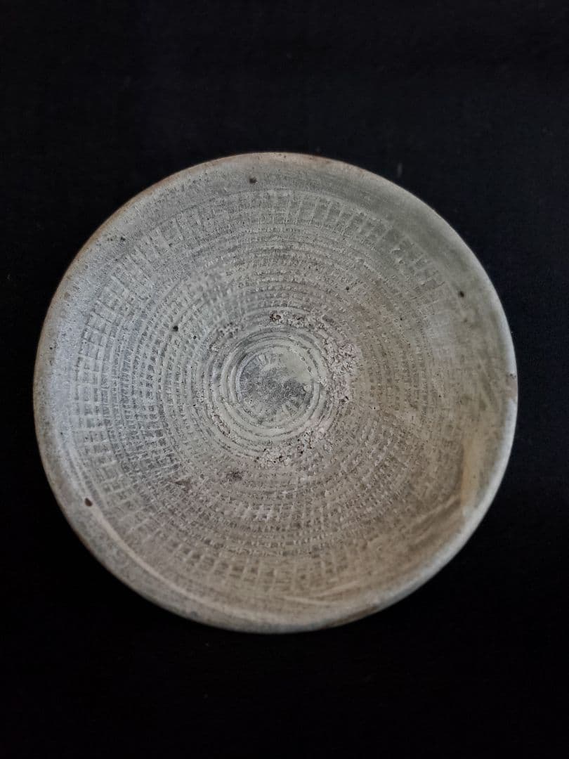 李朝 粉靑沙器印花文平皿