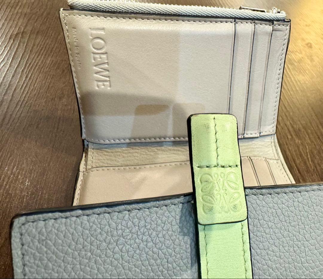 LOEWE 三つ折り財布 バーティカルウォレットスモールペールグリーン