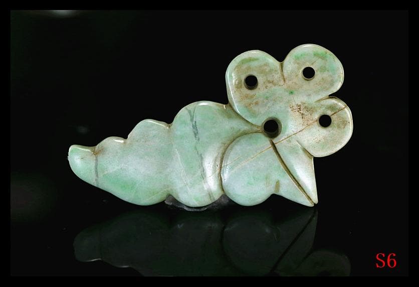 古墳期糸魚川ろうかん翡翠勾玉頭部に彫り込み冠状頭部鳥獣形勾玉縄文時代　出土石器