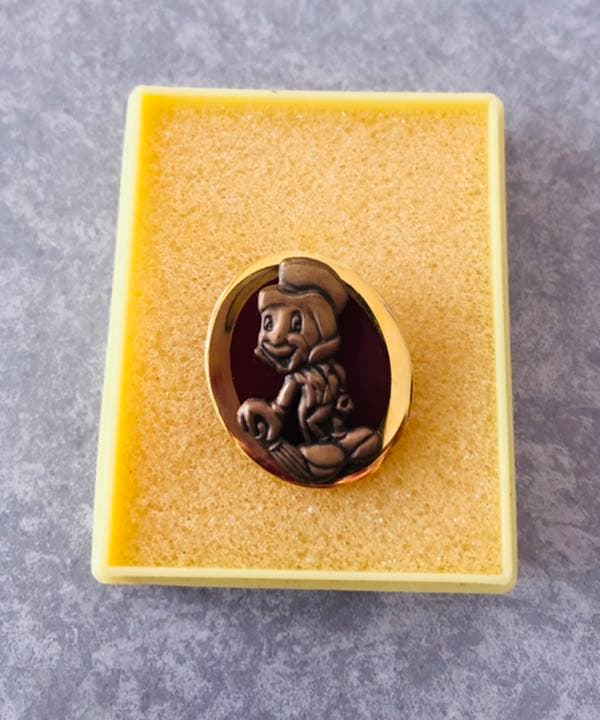 ディズニー トレーナーピン (非売品)