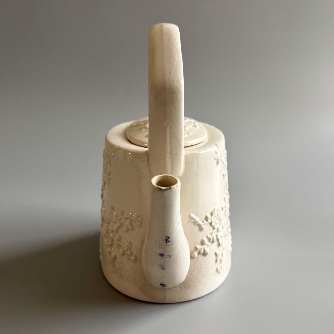 英国アンティーク　1880年代Bristol　　梅の浮彫りポット⚫︎稀少品・美術品