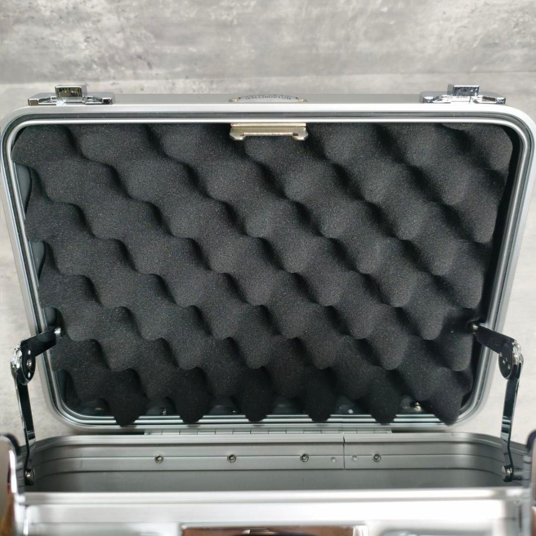 【美品】ゼロハリバートン ミニアタッシュケース カメラケース シルバー