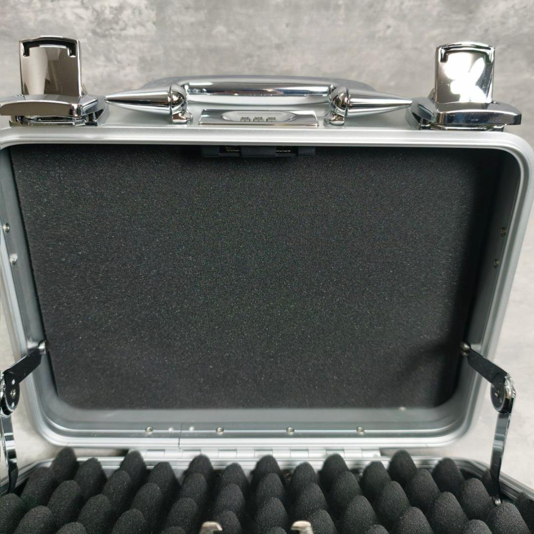 【美品】ゼロハリバートン ミニアタッシュケース カメラケース シルバー