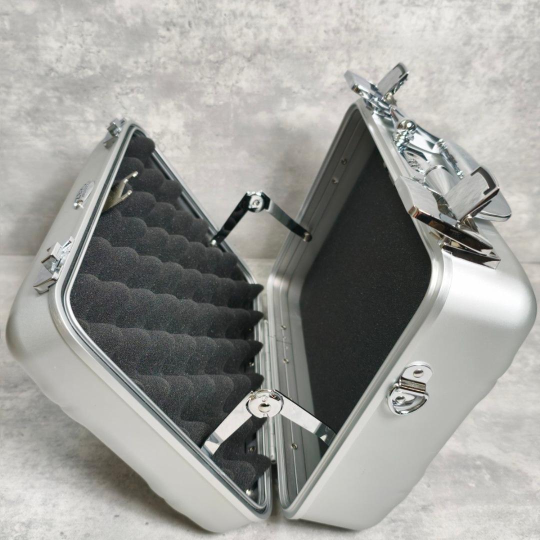 【美品】ゼロハリバートン ミニアタッシュケース カメラケース シルバー