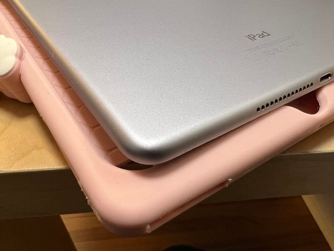 【子供の動画視聴に最適】iPad air2 16GB シルバー ケース付き