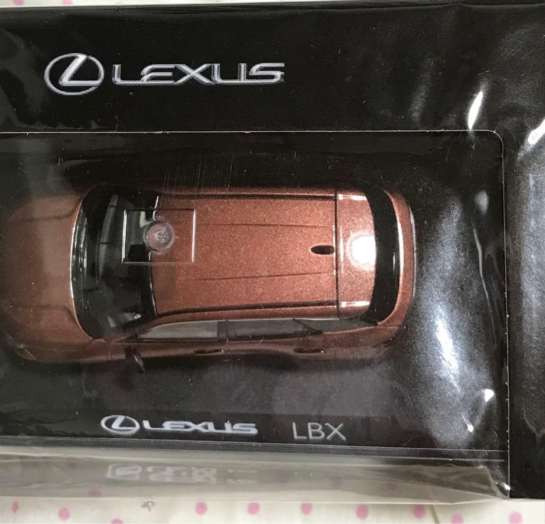 レクサス　LBX 左ハンドル　京商　②