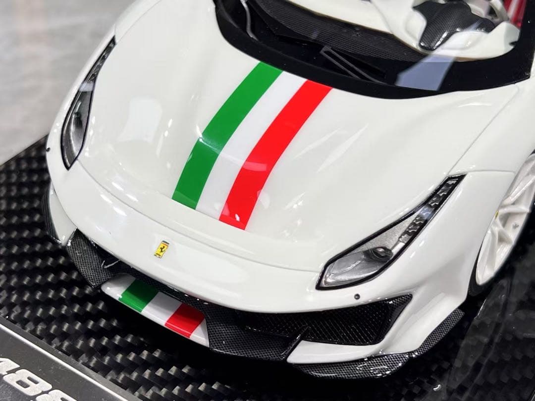 入手困難 UU モデル 夜光機能 1/18 フェラーリ 488 ピスタ ミニカー