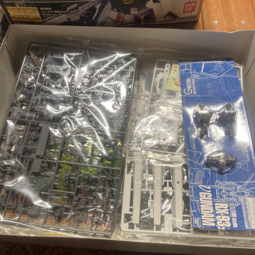 MG ガンプラ　サザビー、リガズィ、ニューガンダム 3点セット