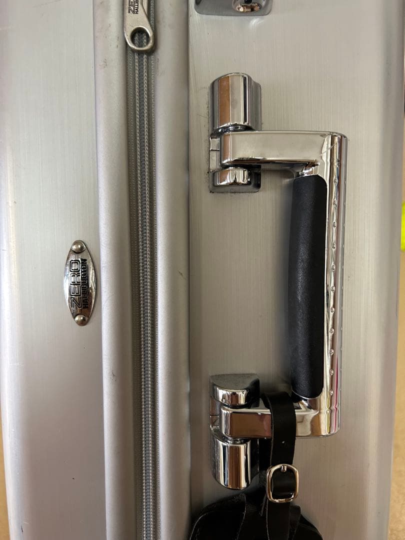 ZERO HALLIBURTON ゼロハリバートン スーツケース シルバー 2輪