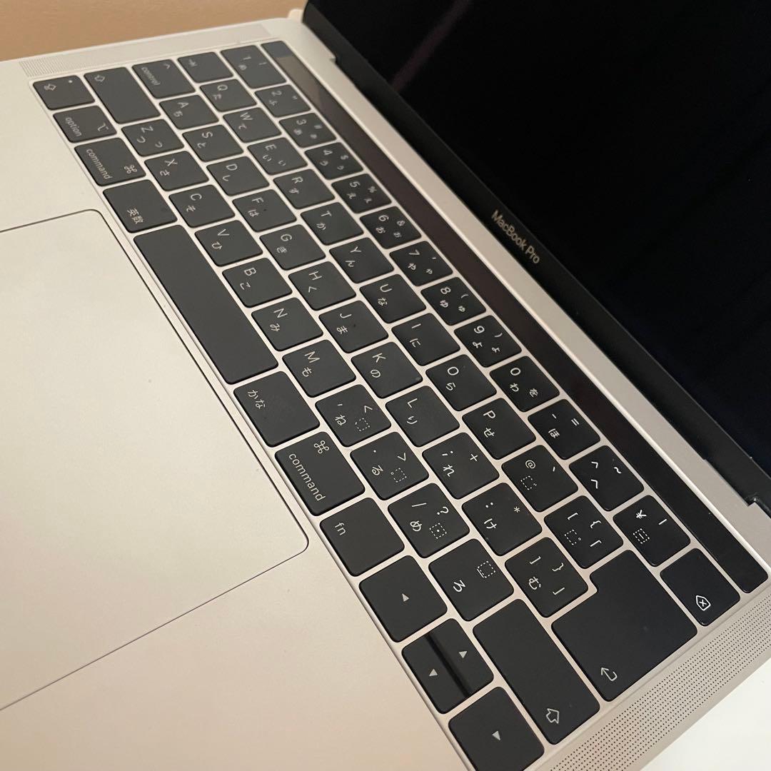 ＊MacBook Pro 13-inch, 2019,シルバー レザースリーブ付