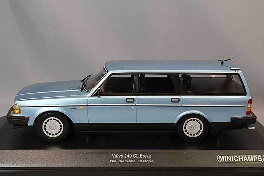ミニチャンプス 1/18 ボルボ 240 GLブレーク1986 ブルーメタリック