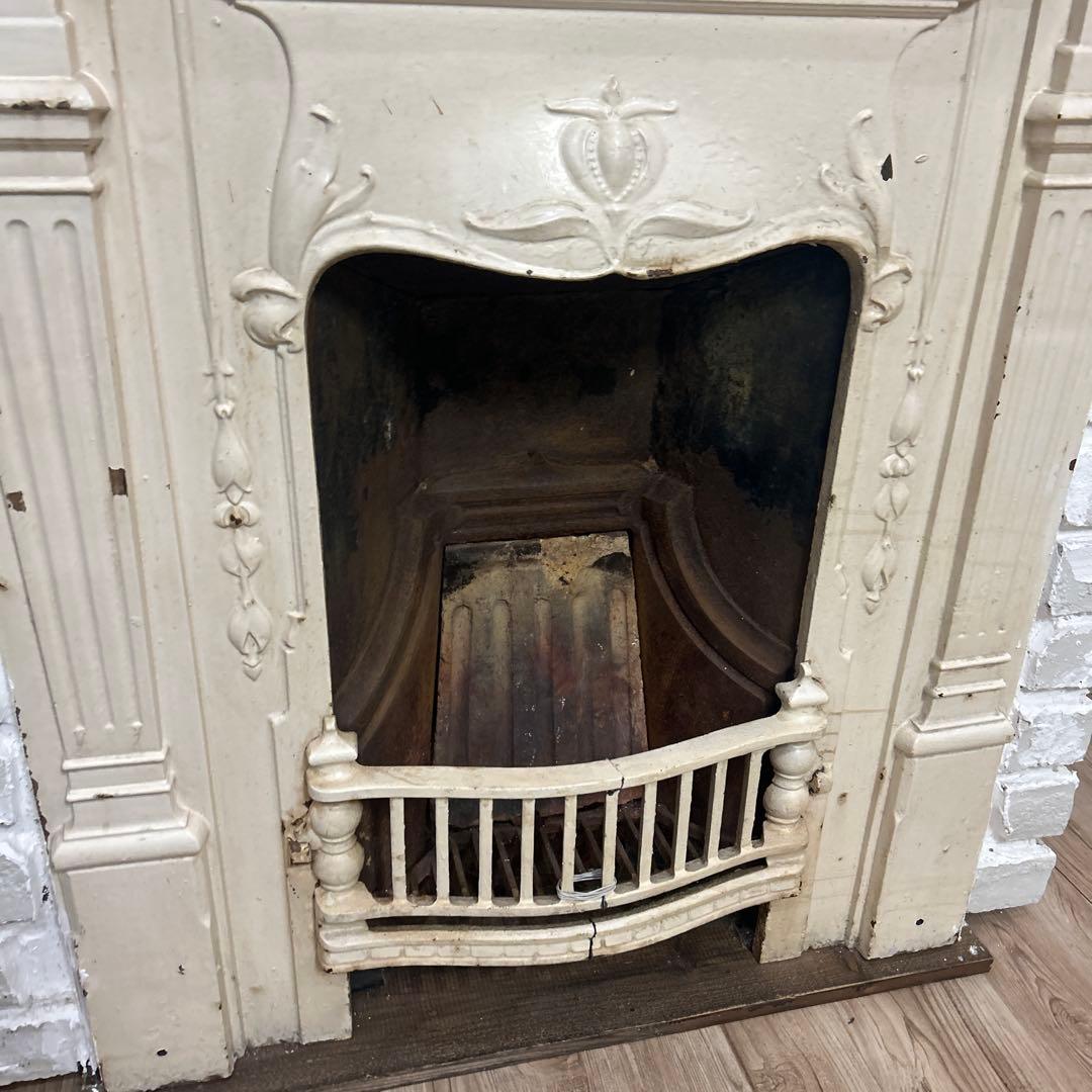 アンティーク　暖炉　白マントルピース　鉄製